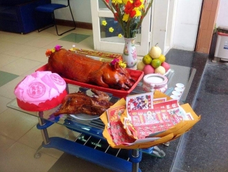 HEO QUAY CÚNG CỬA HÀNG