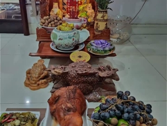 CHÂN GIÒ QUAY CÚNG THẦN TÀI
