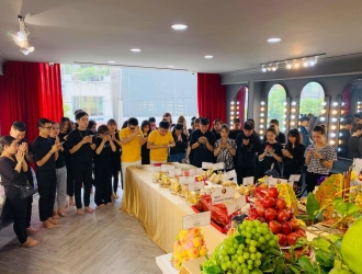 GÀ CÚNG TỔ NGHỀ