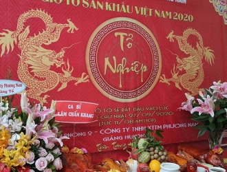 HEO CÚNG TỔ NGHỀ SÂN KHẤU