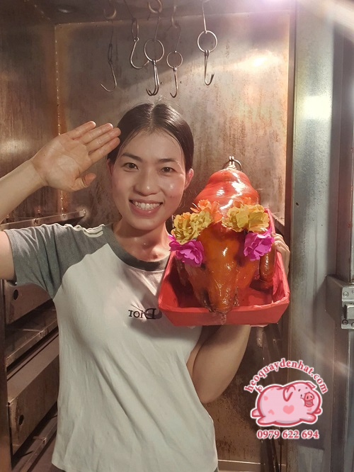 Đặt heo sữa quay trước 1-2 ngày