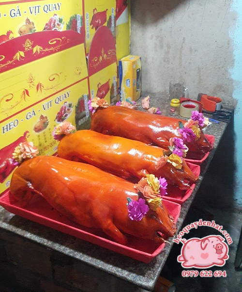 Heo sữa quay nguyên con da giòn tại tphcm