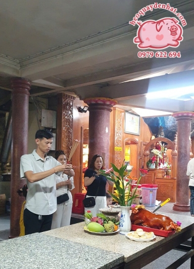 HEO SỮA QUAY CÚNG CHÙA BÀ ĐEN