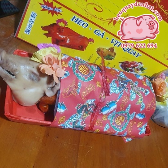 ĐẦU HEO LUỘC CÚNG